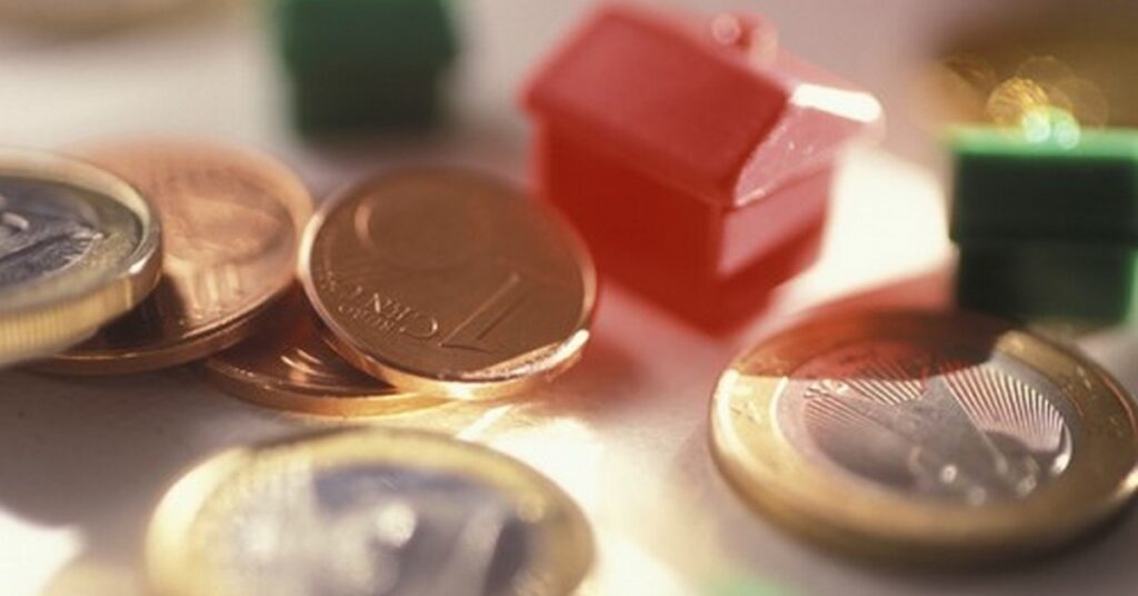 Un'immagine che ritrae soldi, coniare, valuta, contanti e risparmio.