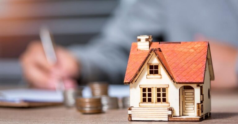 Un'immagine che ritrae casa, villetta, progetto, soldi e rivestimento.