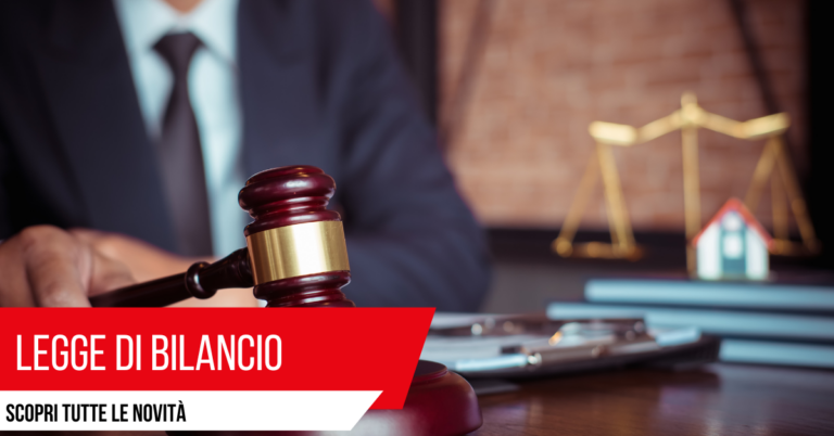 Un'immagine che ritrae tribunale, ufficiale, notizia, avvocato e governo.