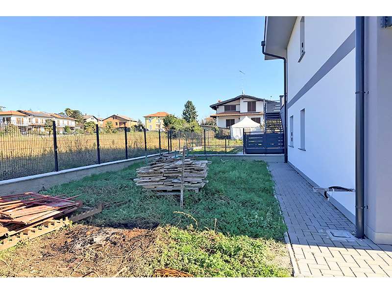 Un'immagine che ritrae zona residenziale, quartiere, casa, casa e insediamento umano.