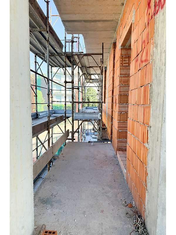 Un'immagine che ritrae materiale composito, costruzione, materiale da costruzione, muratura e metallo.