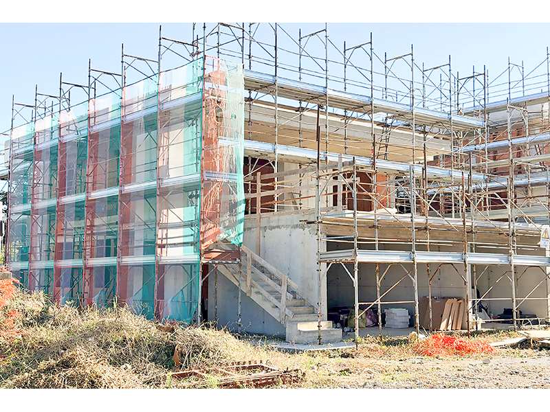 Un'immagine che ritrae impalcature, costruzione, materiale composito, metallo e ingegneria.